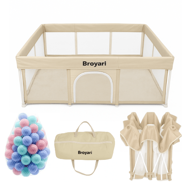 Klappbarer Laufstall für Babys im Wohnzimmer als flexible Spielzone
